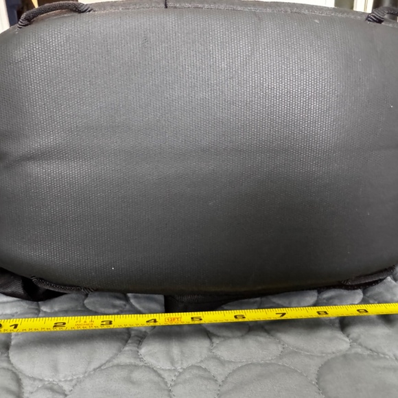 Peak Design Every Day Tote\Backpack Black with Gray Interior - Picture 10 of 16